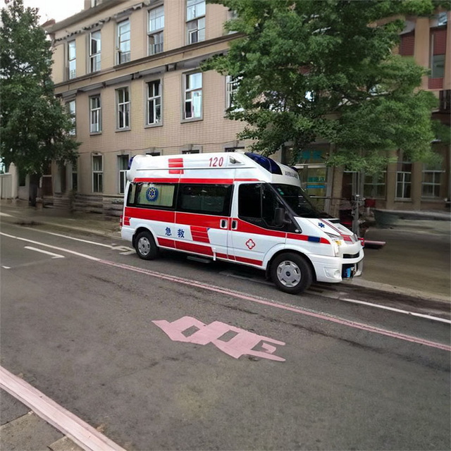 呼和浩特私人救护车租赁电话