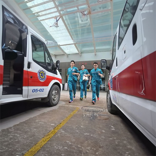 呼和浩特私人救护车租车电话号码