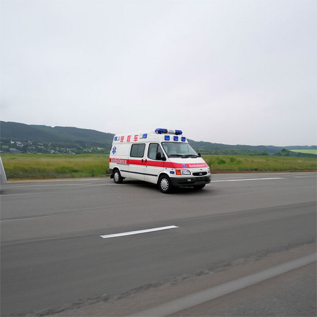 呼和浩特私人救护车租赁电话
